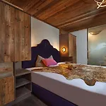 Panther'a Hotel