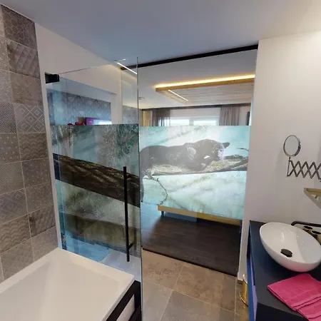Panther'a Hotel
