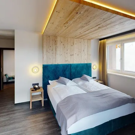 Panther'a Hotel 4*