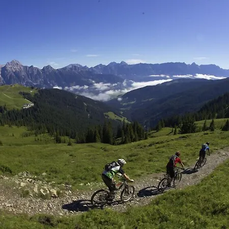 Panther'a Ξενοδοχείο